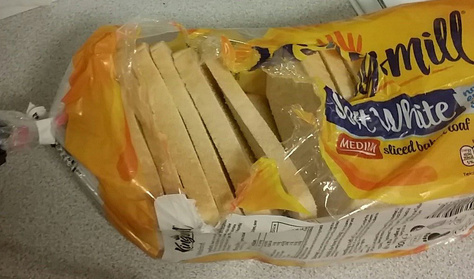 Egy csomag kenyér kinyitásán őrjöng az internet
