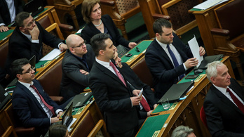 Vona: Orbán is kapcsolatban volt a szolgálatokkal