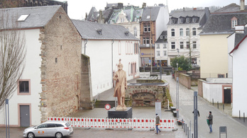 Hatméteres szobrot kap Marx Németországban
