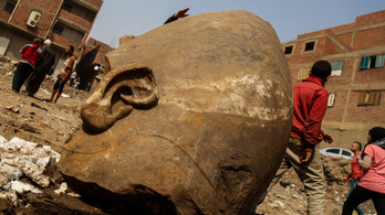 Mégsem II. Ramszesz szobrát találták meg