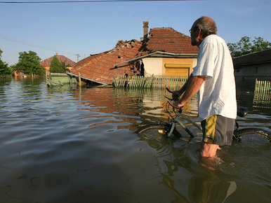 Felsőzsolca árvízkárosult családjainak gyűjt a Poronty