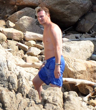 Liam Neeson nudista haverjaival nyaral
