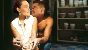Brad Pitt köcsögöléssel próbálja feldolgozni a szakítását Angelina Jolie-val