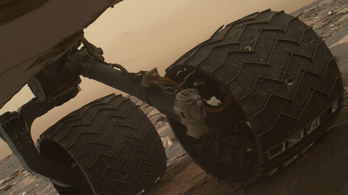 Töréseket találtak a Curiosity kerekén