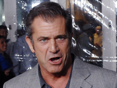 Mel Gibson kéthónapos lányát is megütötte
