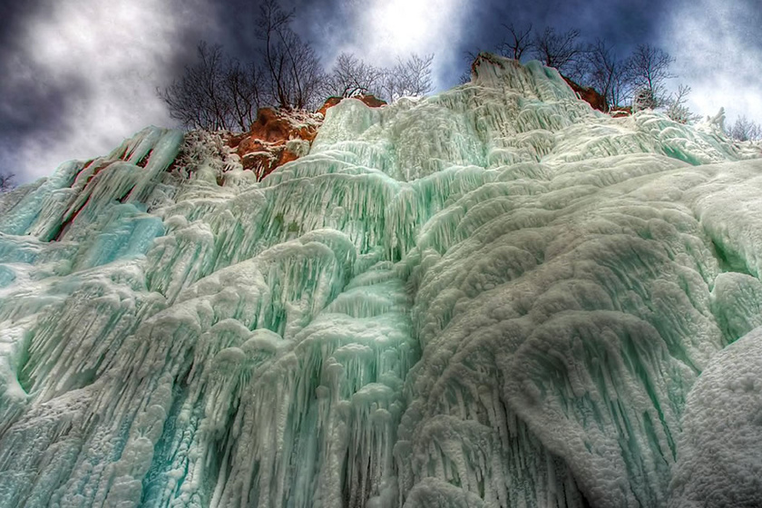 Lélegzetelállító fotók: ezeknél a jégbe fagyott vízeséseknél ma nem látsz varázslatosabbat