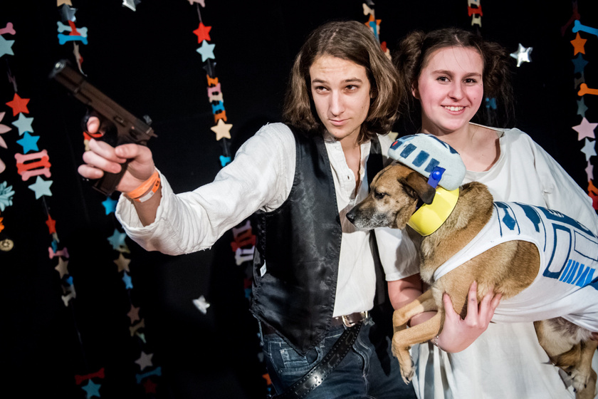 Star Wars-jelmezbe bújt a két magyar gazdi és kutyájuk - Céljukkal te is egyet fogsz érteni