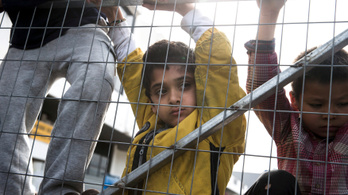 A strasbourgi bíróság leállította 8 kiskorú menekült tranzitzónába küldését
