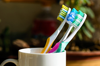 Mennyi idővel evés után szabad fogat mosni? Ennyinél kevesebb idő ne teljen el a kettő közt