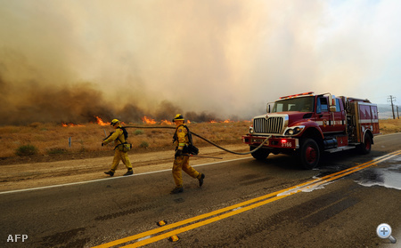 A lángok több mint ötven négyzetkilométernyi bozótot felperzseltek, mielőtt megfékezték a terjedését a lakott területek felé.