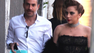 Lady Gaga életveszélyes ruhában kívánt magának boldog szülinapot