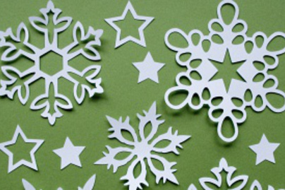 Karácsonyi hópehely-hajtogatás papírból: csodaszép díszek az otthonodba