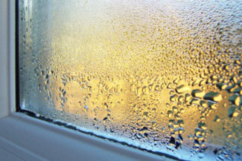 Így pucold az ablakot télen: nem lesz jeges és párás sem, ha ezt használod!