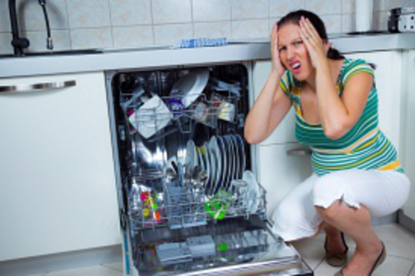 Így lesz örökké illatos és ragyogóan tiszta a mosogatógép