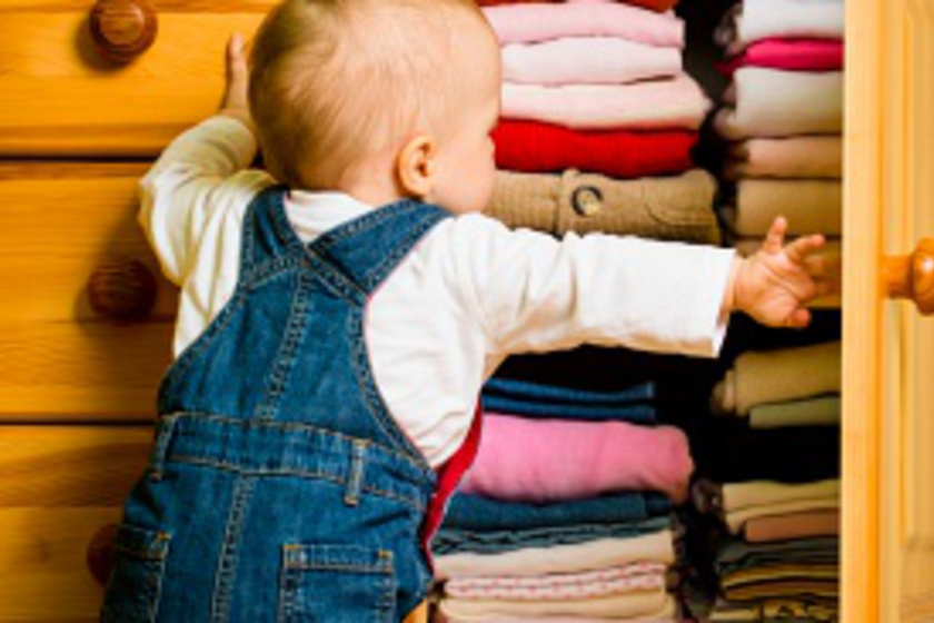 A te gyermeked szekrényében is lehet fulladásveszélyes ruha: a fogyasztóvédelem figyelmeztet