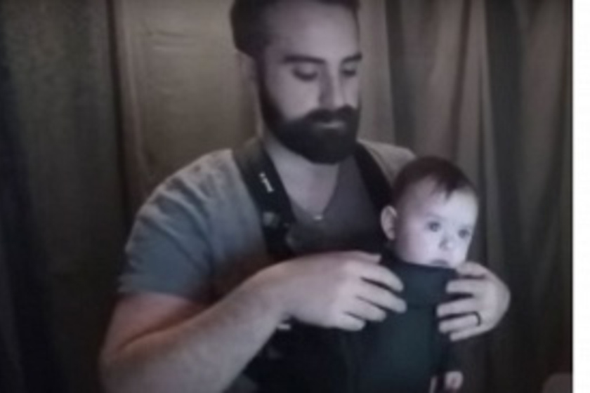 Közel kétmillióan látták a videót: az apuka másodpercek alatt elaltatta a babát, de hogy csinálta?