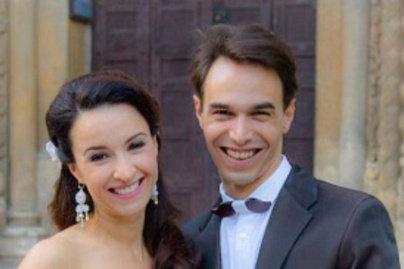 Első gyermekét várja a magyar színészházaspár! Már látszik a babapocak is