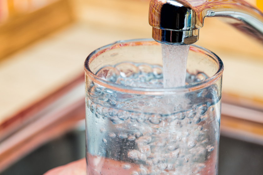 Hormonmaradványok vannak az ivóvízben? Az ÁNTSZ állásfoglalása az ügyben
