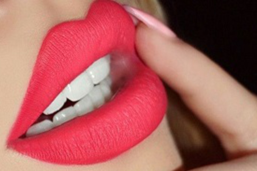5 szín, ami csodásan csókolnivalóvá teszi az ajkakat nyáron