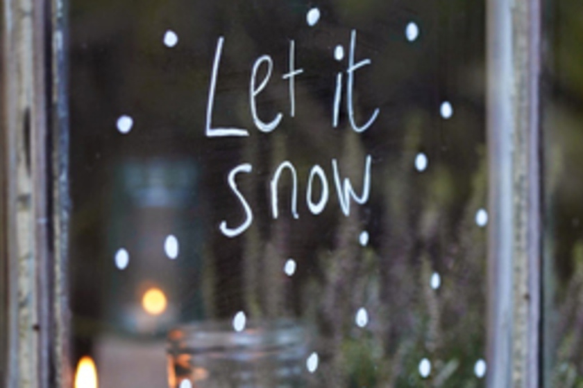 Egyszerűek és mutatósak! 5 nagyszerű ötlet ablakra, amitől varázslatos karácsonyi hangulata lesz