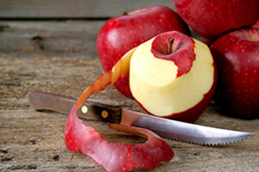 Ne dobd ki az alma héját! Így használd mosogatáskor, hogy csillogjanak az edények