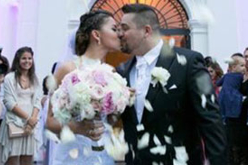 Titokban nősült meg a magyar énekes! Ilyen meseszép volt a menyasszonya