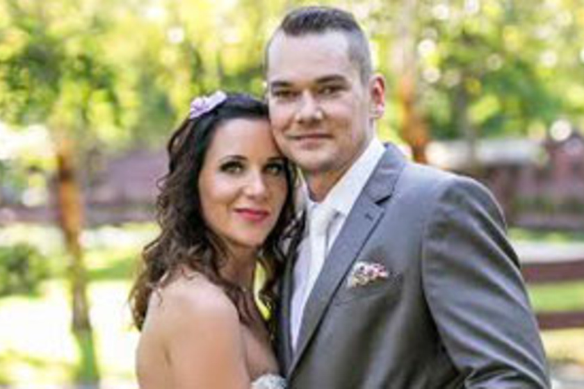 Esküvői fotók: a magyar műsorvezető kollégájához ment feleségül