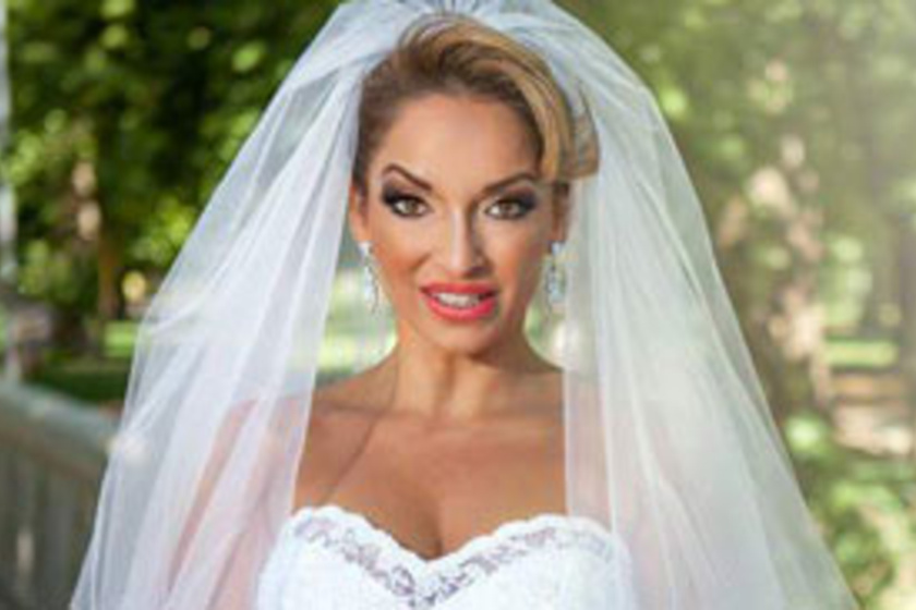 Esküvői fotók: meseszép menyasszony volt a magyar énekesnő