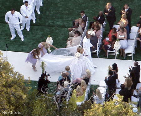 2009 - Kendra Wilkinson menyasszonyi ruhában
