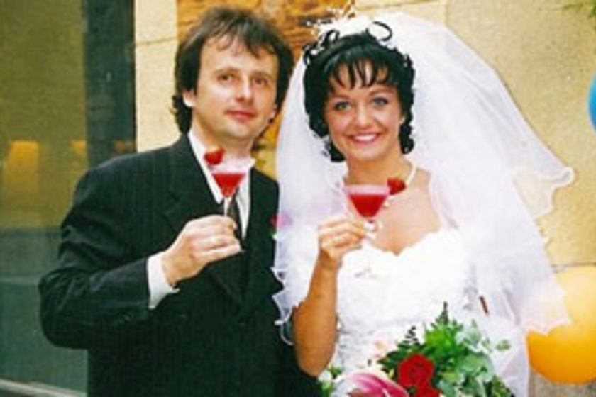 16 évvel idősebb férfi lett a magyar énekesnő férje