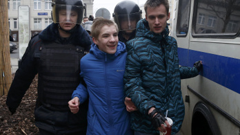 Újra ellenzéki tüntetőket vettek őrizetbe Moszkvában