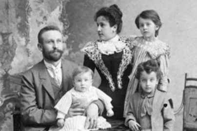 Beszédes portrék: Így pózoltak a családok 100 évvel ezelőtt a fotósnak