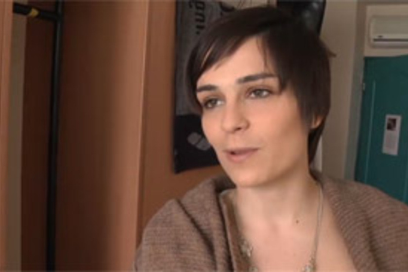 Eltört a magyar színésznő karja egy dulakodás közben