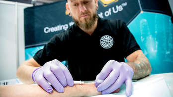 Egy svéd cégnél injekcióval változtatják kiborggá a munkatársakat