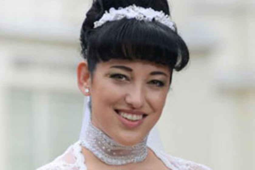 Gyönyörű volt az esküvői ruhája! A magyar énekesnő titokban ment férjhez