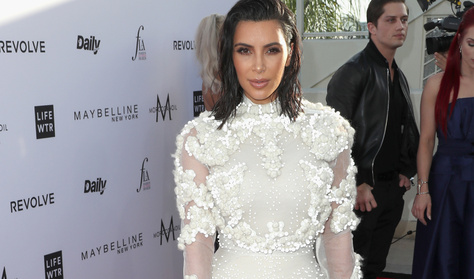 Kim Kardashian újra felvette az esküvői ruháját