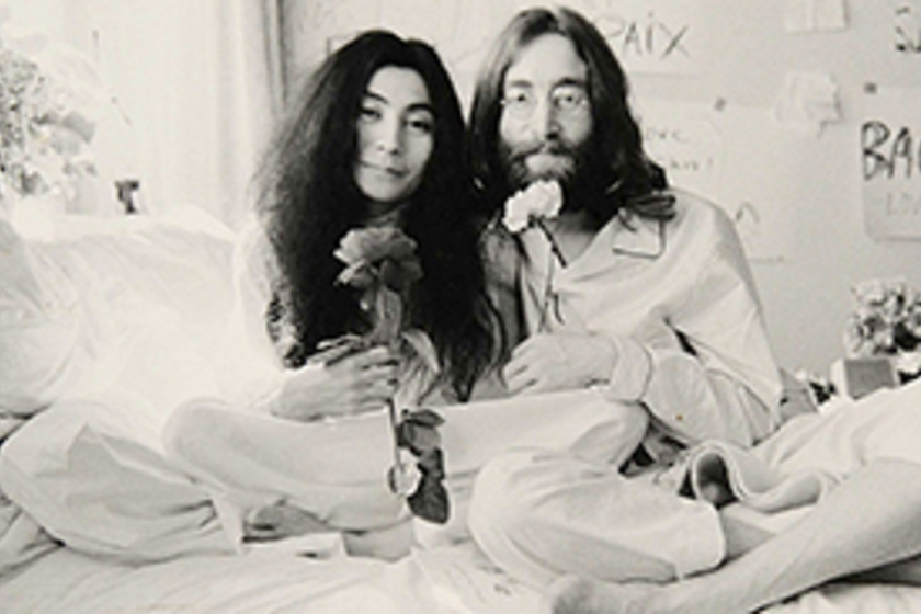 Így csókolta meg John Lennon Yoko Onót: minden idők egyik legromantikusabb képe lett belőle