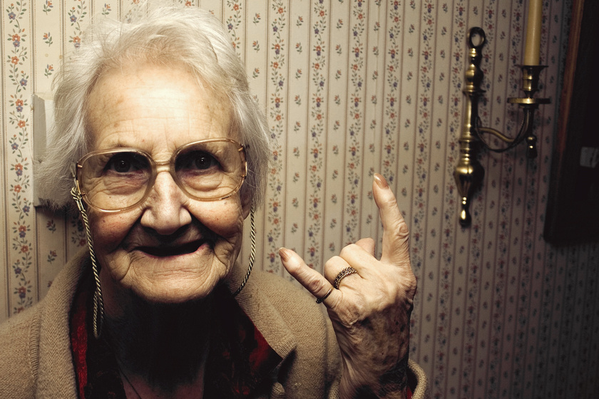 Vicces fotókon a nagyszülők, akik 70 felett próbáltak ki új dolgokat - A reakciójuk fergeteges