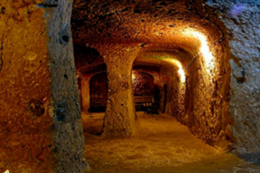 Képeken a világ leghíresebb föld alatti városa: a felszíne is nagyon furcsa