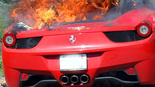 Már tudjuk, miért lángolnak a Ferrarik