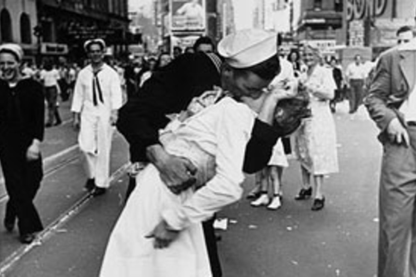 Kihagyhatatlan képek! A fotótörténet leghíresebb csókjai