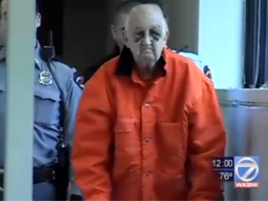 112 évesen szabadulhat a nejét kalapáccsal agyonverő 90 éves férfi