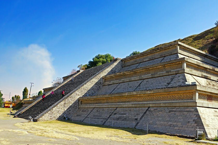 Hihetetlen képek! A világ legnagyobb piramisa rejtőzött a domb belsejében