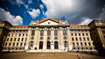 Félmilliót kért a HÖK-ös fizetések listájáért a Debreceni Egyetem