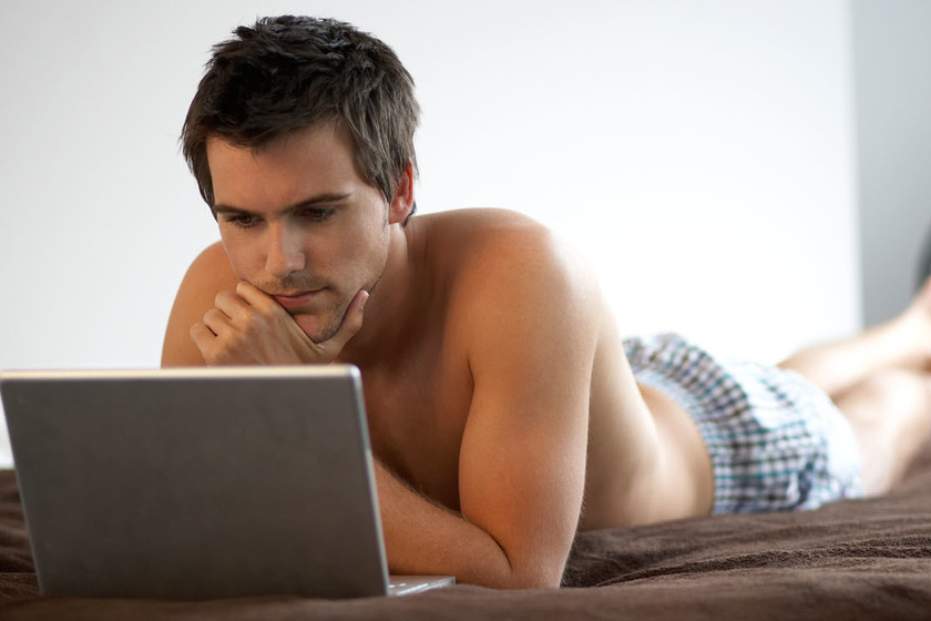 Minden férfi néz pornót egy kapcsolatban, de ha ennél többet, akkor boldogtalan