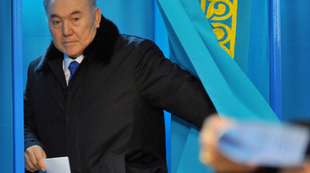 Hoppá! Kazahsztán dobja a cirill betűket