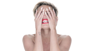 Emma Watson után, most Miley Cyrus meztelen fotóit szellőztetik a hackerek