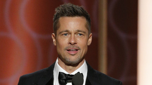 Brad Pitt alkata ingben különösen nyüzügének tűnik