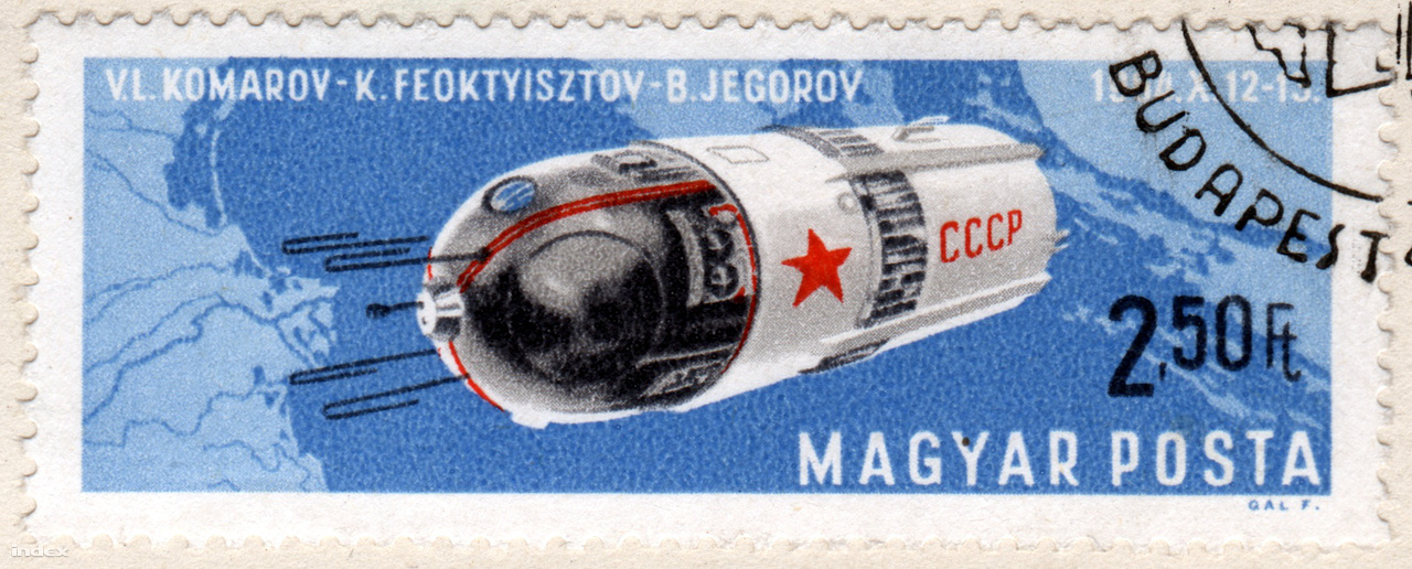 A Voszhod-1 űrrepülése magyar bélyegen.