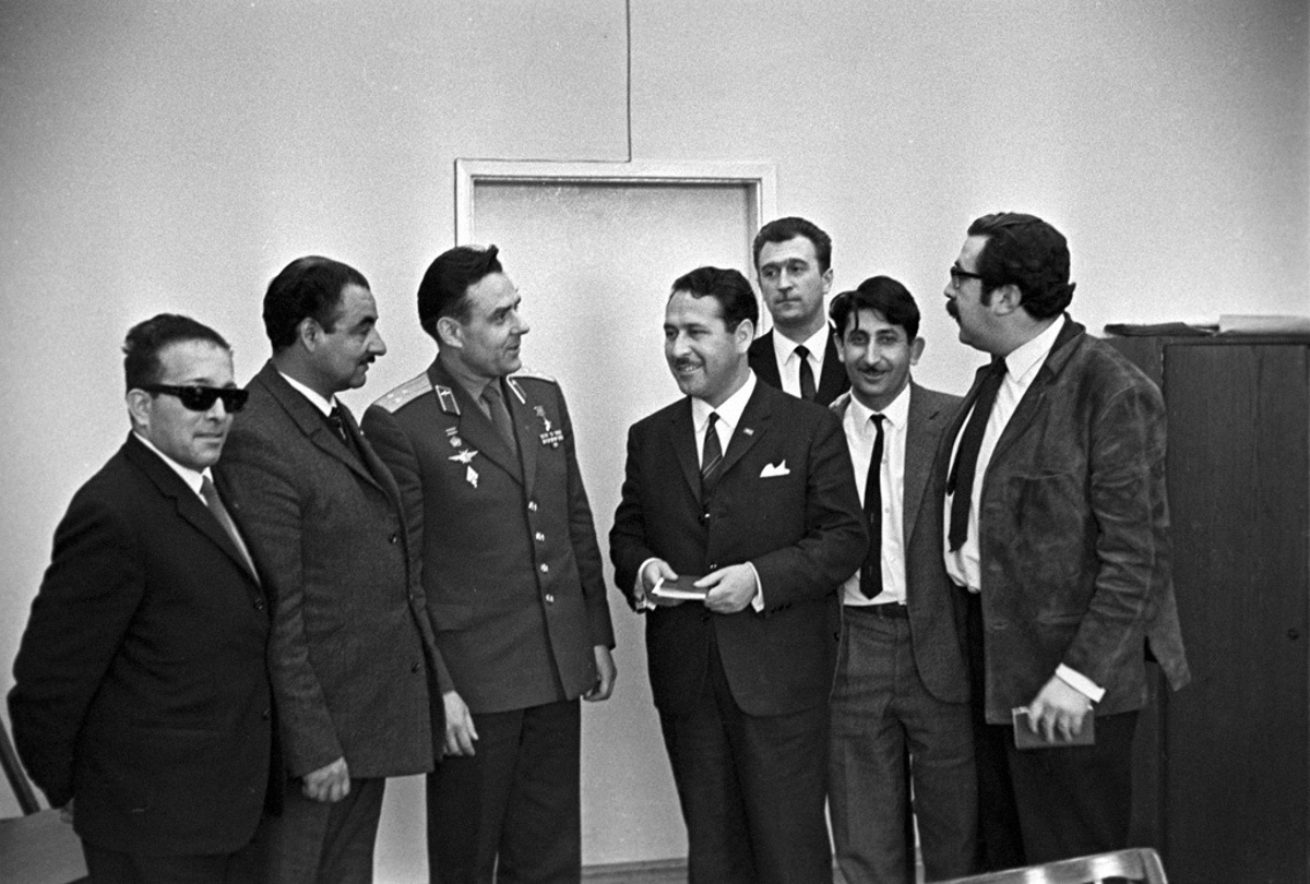 1966. július 1., 10 hónappal a végzetes űrrepülés előtt: Komarov chilei újságírókkal találkozik.